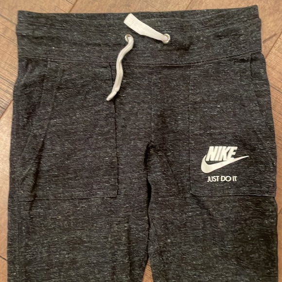 Girls Nike grey jogger sweatpants M - Picture 2 of 3